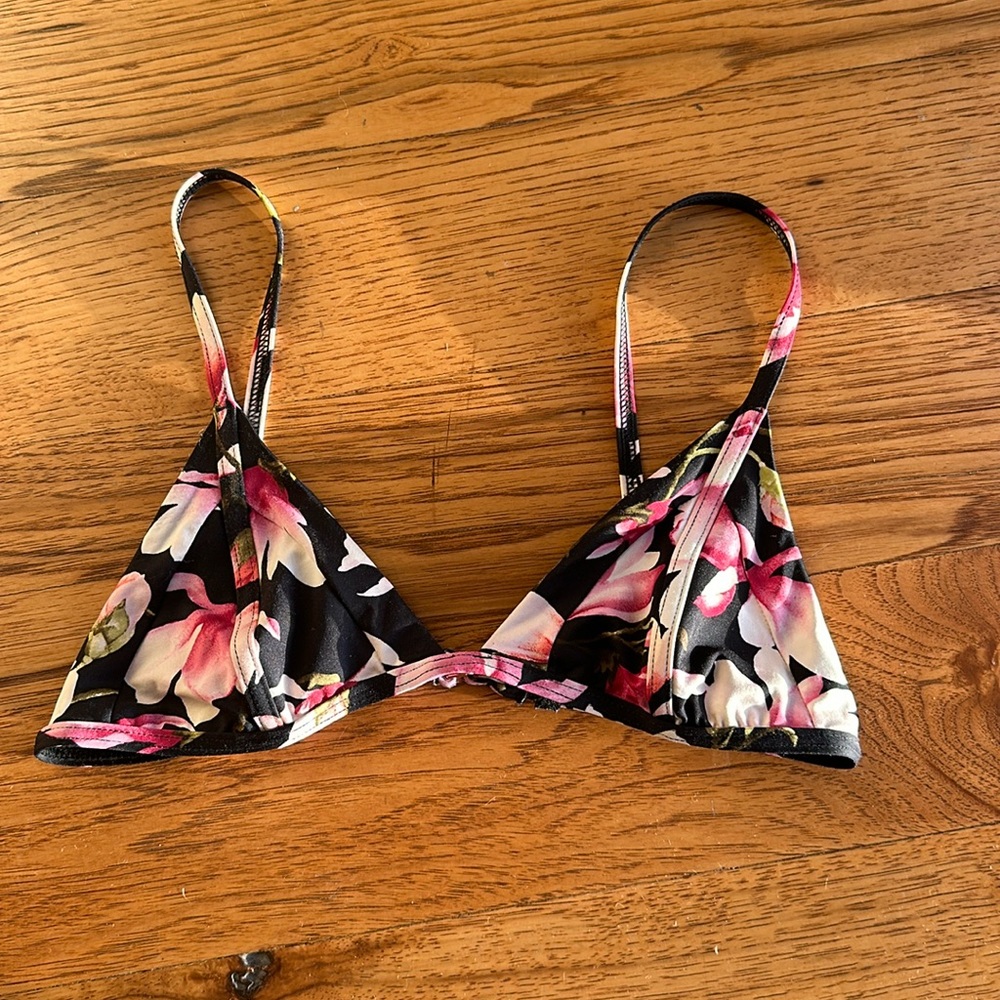 Frankie’s Bikinis swimsuit top! Size small!